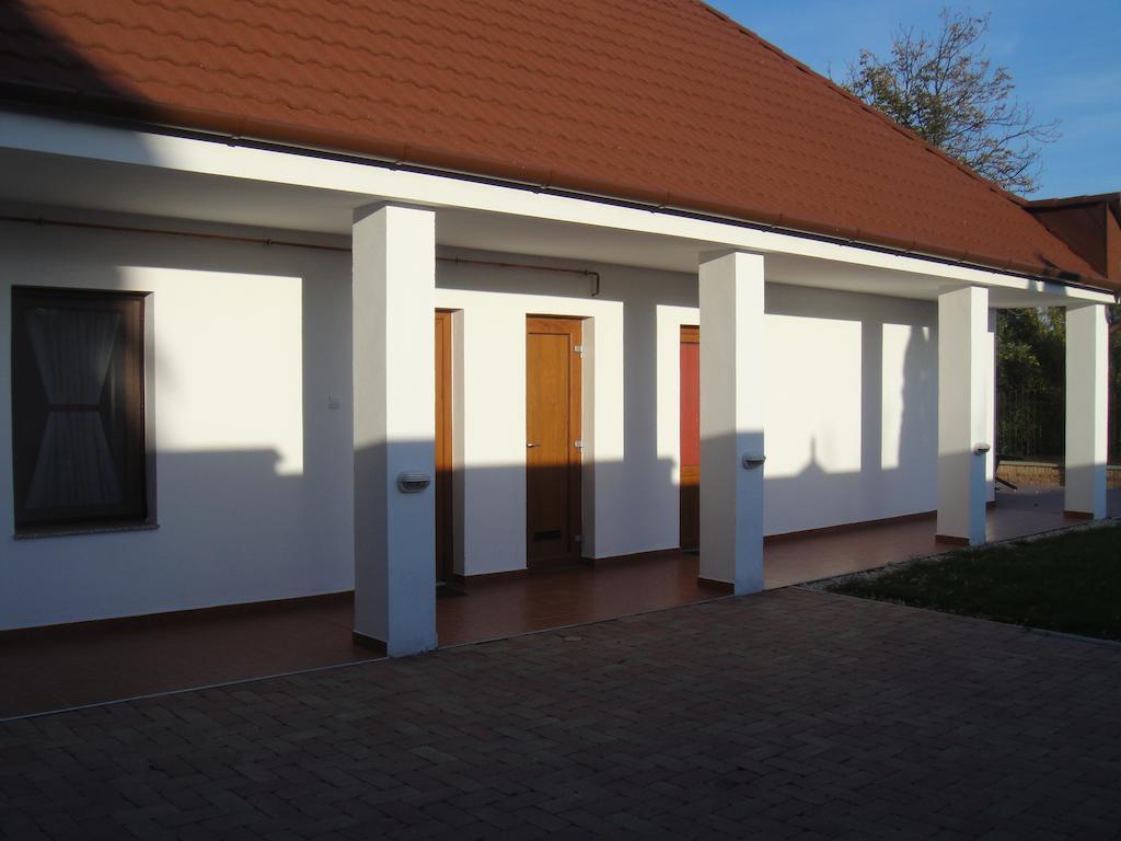 Hotel Paks Panzio Esterno foto