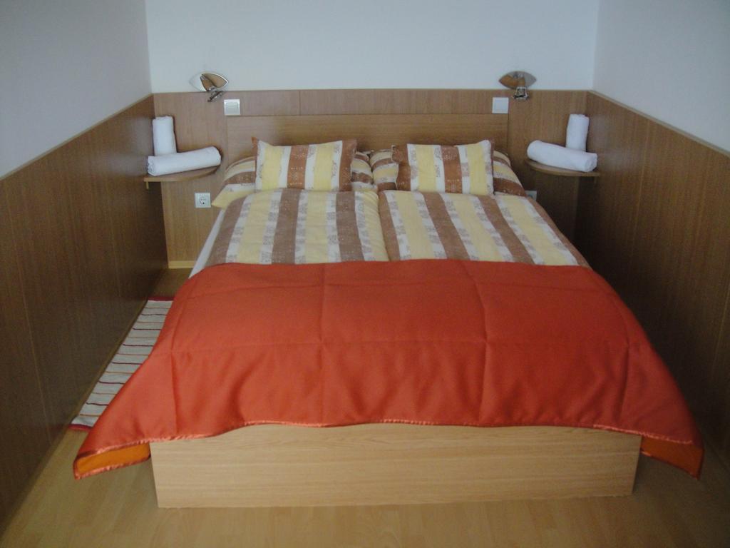 Hotel Paks Panzio Esterno foto
